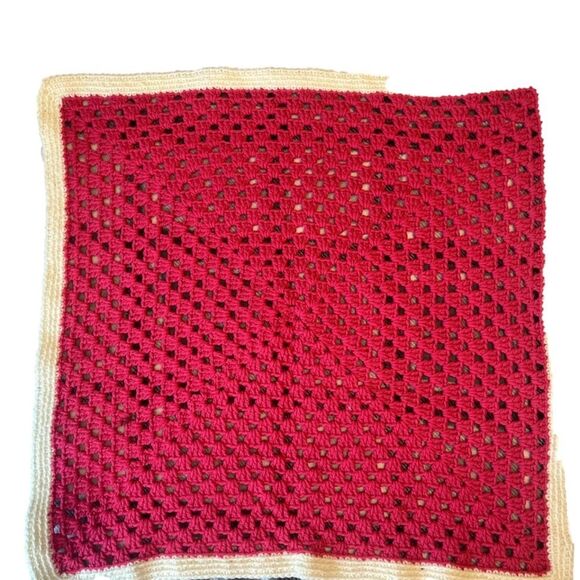 HANDMADE Crochet Vintage Dark Pink/Off White Small Baby Blanket O640 - Picture 3 of 4